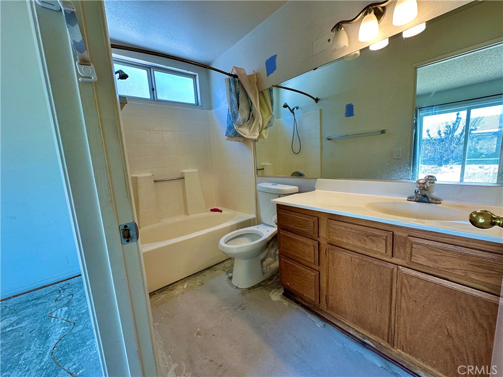 https://media.crmls.org/medias/452d96f6-28f3-4d98-bc62-f38d199e158f.jpg?preset=X-Large