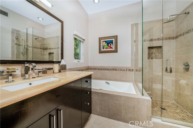 8100 Laurelmont Drive, Los Angeles CA: https://media.crmls.org/medias/452da3ce-b6c5-4df7-bb8e-f430149779fa.jpg