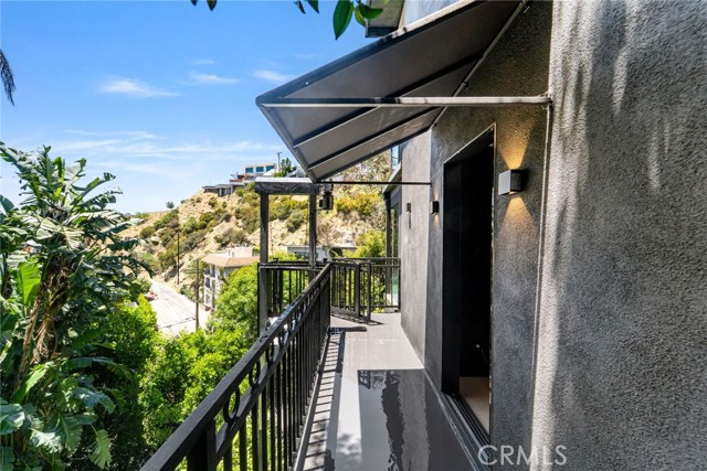 Detail Gallery Image 17 of 34 For 1782 Viewmont Dr, Los Angeles,  CA 90069 - 3 Beds | 4/1 Baths