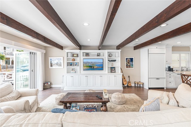 Detail Gallery Image 4 of 32 For 213 34th St, Newport Beach,  CA 92663 - 3 Beds | 3 Baths