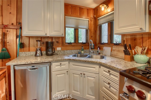 Detail Gallery Image 13 of 40 For 2576 Chilnualna Ln, Yosemite,  CA 95389 - 3 Beds | 2 Baths
