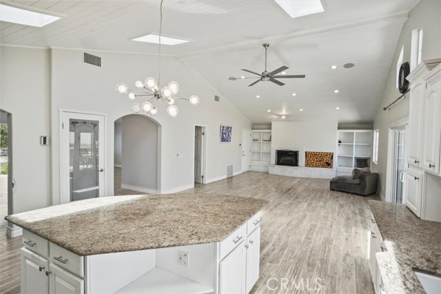 Detail Gallery Image 13 of 30 For 32580 Willow Ln, Agua Dulce,  CA 91390 - 3 Beds | 2/1 Baths
