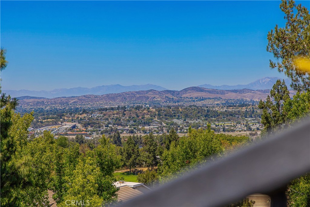 https://media.crmls.org/medias/4530e791-5017-4859-8dd5-b7d6576d7d8e.jpg?preset=X-Large