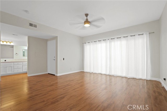 33 4th Street, Hermosa Beach CA: https://media.crmls.org/medias/45313a2b-70ae-465c-a9d6-04e63790f468.jpg