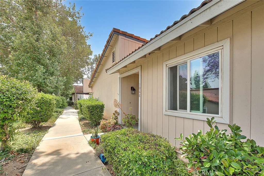 1068 Border Avenue