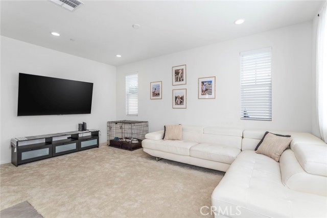 326 Buttercup Street photo 7
