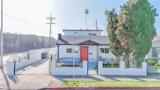 Detail Gallery Image 10 of 38 For 430 W 64th St, Los Angeles,  CA 90003 - 3 Beds | 3 Baths