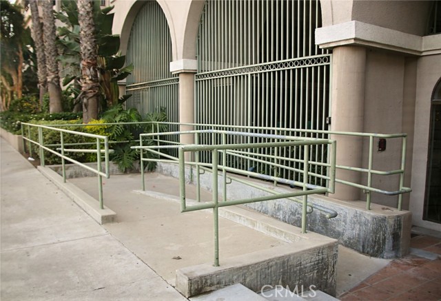 555 Maine Avenue, Long Beach CA: https://media.crmls.org/medias/45332112-ce41-4fd3-84d6-e1f2c8a6453d.jpg