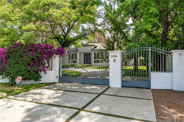 22904 Calvert Street, Woodland Hills CA: https://media.crmls.org/medias/4533369b-d2c6-4443-a31d-3201e9feca67.jpg