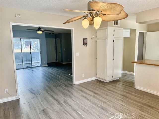 Detail Gallery Image 10 of 43 For 1929 Glenoaks #122,  San Fernando,  CA 91340 - 2 Beds | 3 Baths