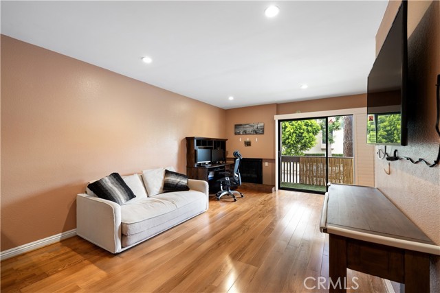 15215 Magnolia Boulevard, 102 photo 3
