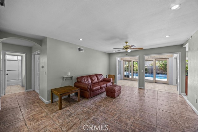 Detail Gallery Image 21 of 47 For 1233 Dale, Corona,  CA 92878 - 3 Beds | 2 Baths