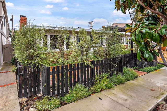 413 Dahlia Avenue, Corona del Mar CA: https://media.crmls.org/medias/45350981-6396-4d74-87b8-55c008aca21f.jpg