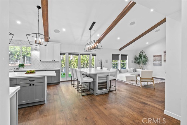 Detail Gallery Image 9 of 22 For 3340 Vickers Dr, Glendale,  CA 91208 - 3 Beds | 3 Baths