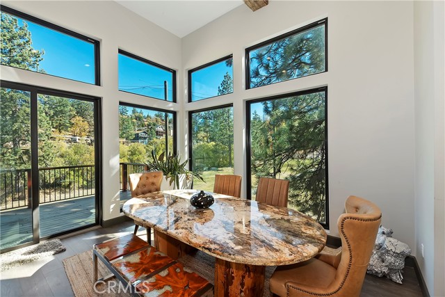 Detail Gallery Image 24 of 73 For 1224 Wolf Creek Ct, Big Bear Lake,  CA 92315 - 6 Beds | 4/1 Baths