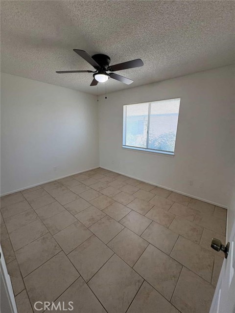 Detail Gallery Image 5 of 12 For 16140 Tawney Ridge Ln #C,  Victorville,  CA 92394 - 2 Beds | 2 Baths