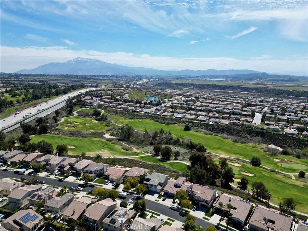 https://media.crmls.org/medias/453758f9-e0b5-4b82-a250-d374440a3d30.jpg?preset=X-Large