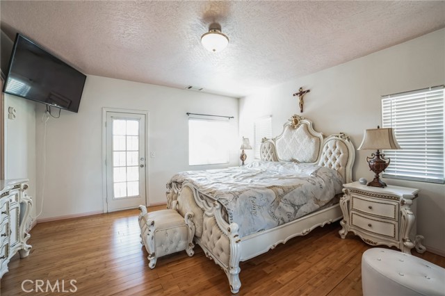 15990 Tinta Road, Apple Valley CA: https://media.crmls.org/medias/4537eb63-56c4-4d9c-aa8a-75abdeb5653a.jpg
