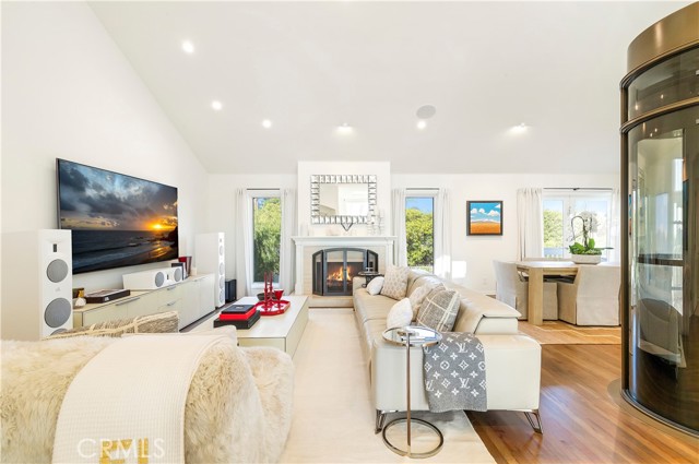 Detail Gallery Image 29 of 51 For 520 Kings, Newport Beach,  CA 92663 - 4 Beds | 4 Baths