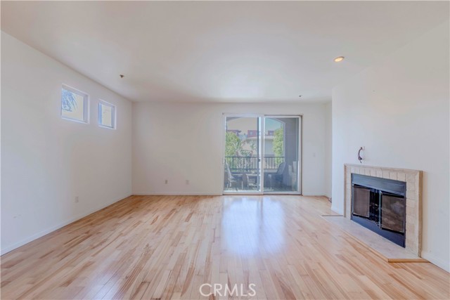 4568 W 1st Street, Los Angeles CA: https://media.crmls.org/medias/45395954-1949-41fd-803e-75c2d6bf5067.jpg