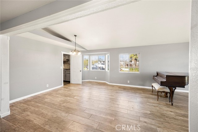 Detail Gallery Image 14 of 67 For 21725 Pinewood, Perris,  CA 92570 - 4 Beds | 3 Baths