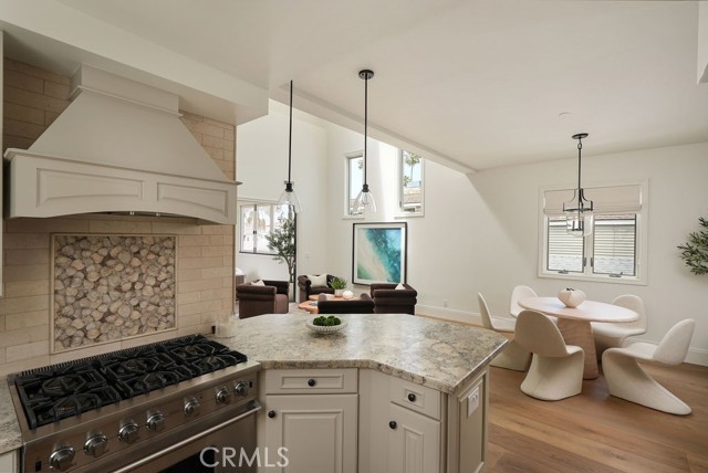 412 1/2 Goldenrod Avenue, Corona del Mar CA: https://media.crmls.org/medias/453bdd89-99ce-406e-a121-43f86089b32c.jpg