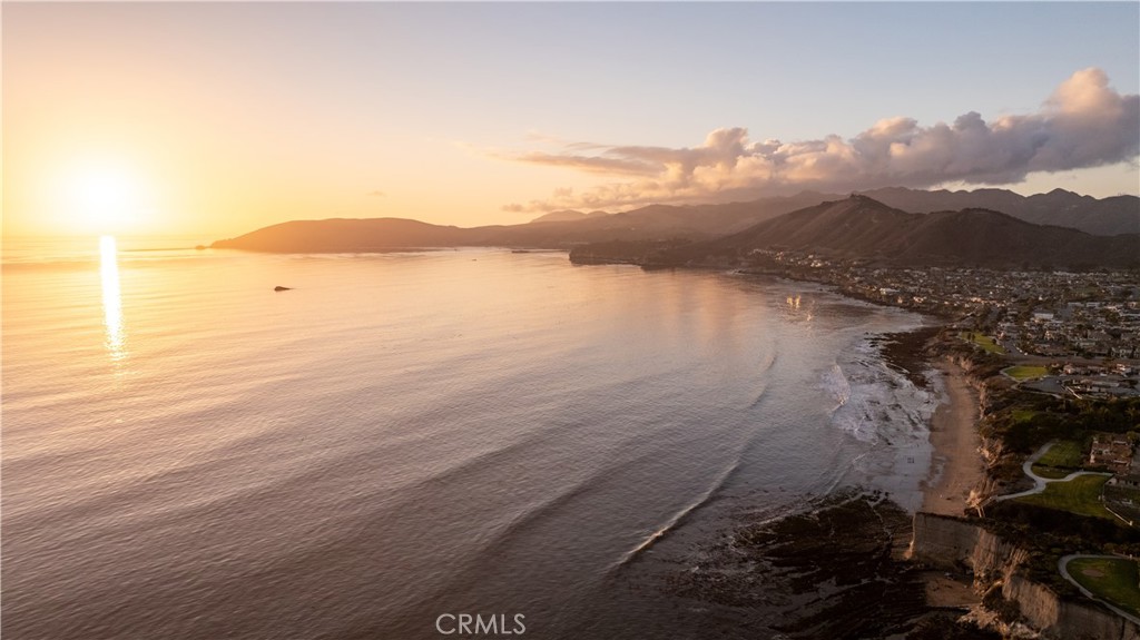 https://media.crmls.org/medias/453cd1ce-3da7-4e6b-b45a-92bb3e5eea10.jpg?preset=X-Large