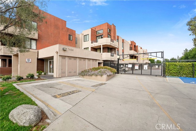 Detail Gallery Image 22 of 23 For 7826 Topanga Canyon Bld #301,  Canoga Park,  CA 91304 - 2 Beds | 2 Baths