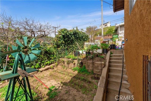 2750 Ballard Street, Los Angeles CA: https://media.crmls.org/medias/453cfb83-4876-4c09-aed1-ae43b09e3d52.jpg