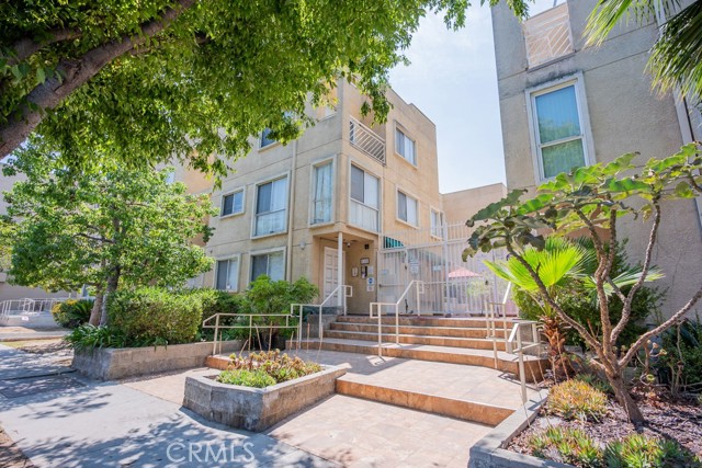 110 W Maple Street, Glendale CA: https://media.crmls.org/medias/453d1caf-0378-4a42-a5df-447944a7a745.jpg