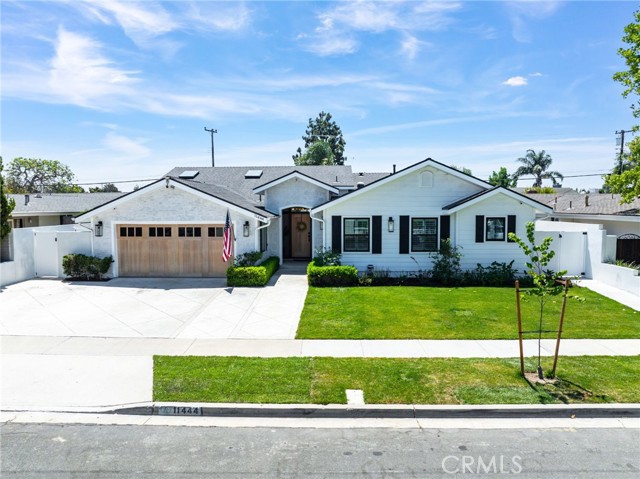 11444 Harrisburg Road, Rossmoor CA: https://media.crmls.org/medias/453d3ced-b710-4b58-8bd6-548bc15d209f.jpg