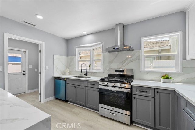 8460 Truxton Avenue, Los Angeles CA: https://media.crmls.org/medias/453de600-4fb2-49ad-9678-1b990823d7fc.jpg