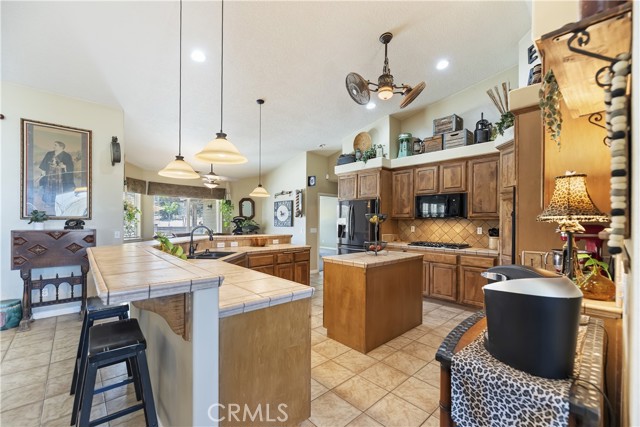8328 Chateau Road, Phelan CA: https://media.crmls.org/medias/453df8ab-b9a3-427a-a686-35a3fe418aba.jpg