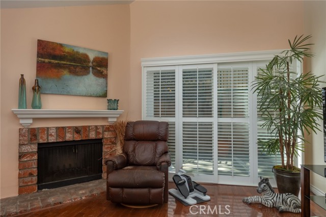 Detail Gallery Image 5 of 26 For 18319 Collins, Tarzana,  CA 91356 - 2 Beds | 3 Baths