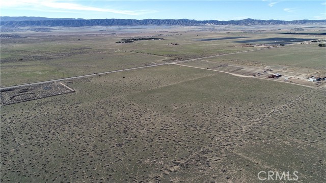 3 W H Avenue, Lancaster CA: https://media.crmls.org/medias/453e10c3-7921-4812-8555-5c426672963b.jpg