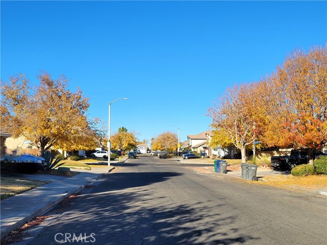 Detail Gallery Image 3 of 19 For 37245 Waterman Ave, Palmdale,  CA 93550 - 3 Beds | 2/1 Baths