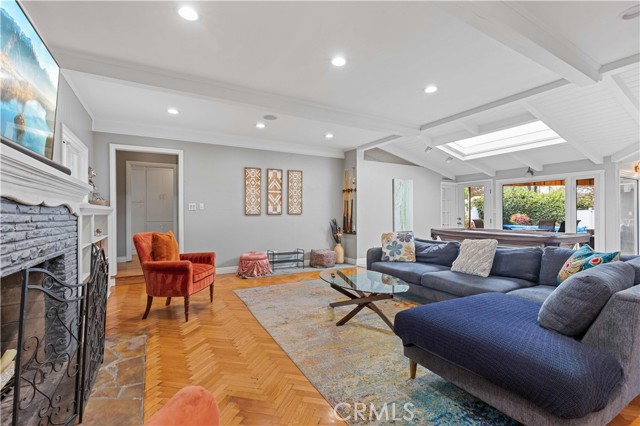 13405 Tiara Street, Valley Glen CA: https://media.crmls.org/medias/453f8d10-4839-4886-a46c-c2e6ad2d5765.jpg