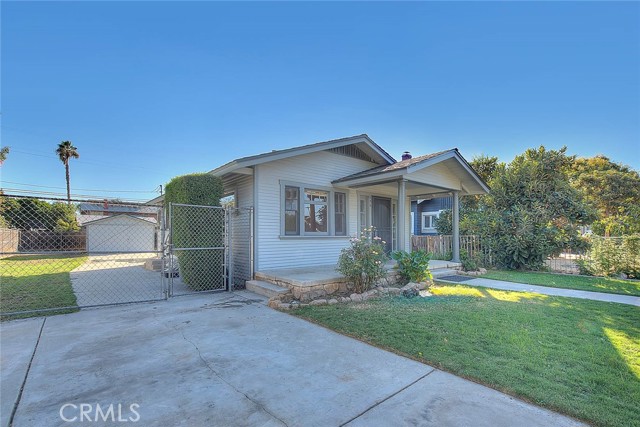 656 E Columbia, Pomona CA: https://media.crmls.org/medias/453ff35e-34da-4a89-a329-fe38425f1b38.jpg