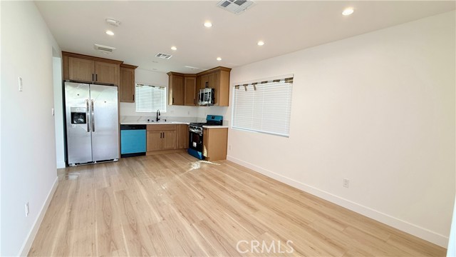 Detail Gallery Image 2 of 8 For 17440 Horace St, Granada Hills,  CA 91344 - 1 Beds | 1 Baths