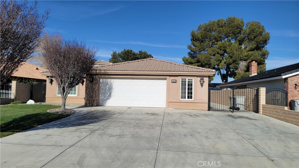 18210 Lakeview Drive, Victorville, CA 92395