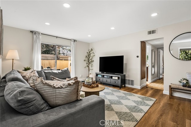 Detail Gallery Image 4 of 55 For 92 Echo Run, Irvine,  CA 92614 - 2 Beds | 2 Baths