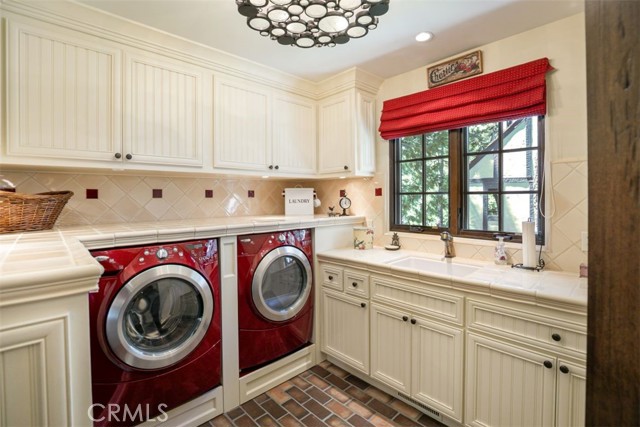 28087 North Shore Road, Lake Arrowhead CA: https://media.crmls.org/medias/4544de5e-17cf-4565-9f84-d659c6b6a4f6.jpg