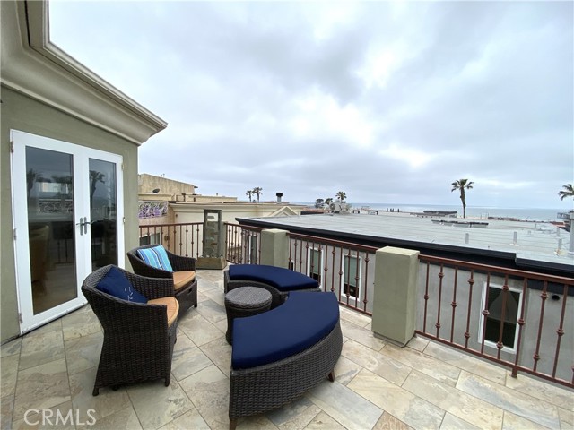 1111 Manhattan Avenue, Hermosa Beach, California 90254, 4 Bedrooms Bedrooms, ,2 BathroomsBathrooms,Residential,Sold,Manhattan,SB23071063