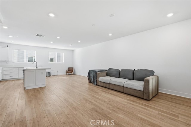 Detail Gallery Image 4 of 39 For 2750 W 182nd #129,  Torrance,  CA 90504 - 3 Beds | 3 Baths