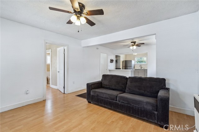 Detail Gallery Image 5 of 25 For 1536 N Calaveras St, Fresno,  CA 93728 - 2 Beds | 1 Baths