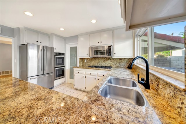 3811 Algonaut Drive, Calabasas CA: https://media.crmls.org/medias/454987e5-91a7-4bc5-bb1a-b164c7a4110e.jpg