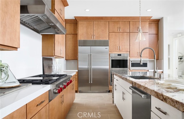 Detail Gallery Image 3 of 27 For 21162 Poema Pl, Chatsworth,  CA 91311 - 5 Beds | 5/2 Baths