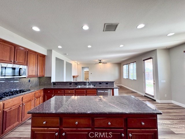 24018 Via Alisol, Murrieta CA: https://media.crmls.org/medias/454ad5b8-48a3-47d1-9177-9cac0250646a.jpg