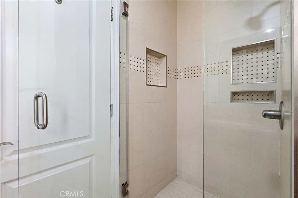 https://media.crmls.org/medias/454ad60d-acd8-4309-861f-a15e7c933466.jpg?preset=X-Large