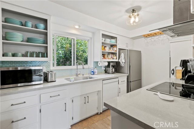 1570 Via Capri, Laguna Beach CA: https://media.crmls.org/medias/454c503e-87cf-4117-9be8-8a43d0293081.jpg